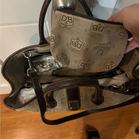 Authentic DOONEY AND BOURKE extra large satchal bag - Picture 2 of 8